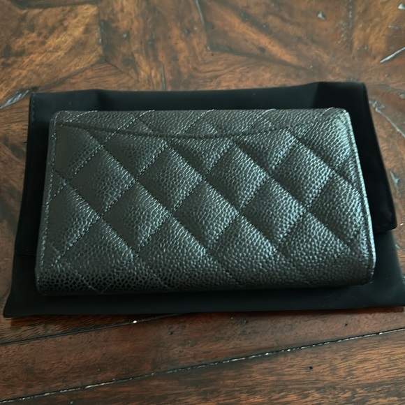Chanel caviar medium flip wallet in black - Picture 5 of 8